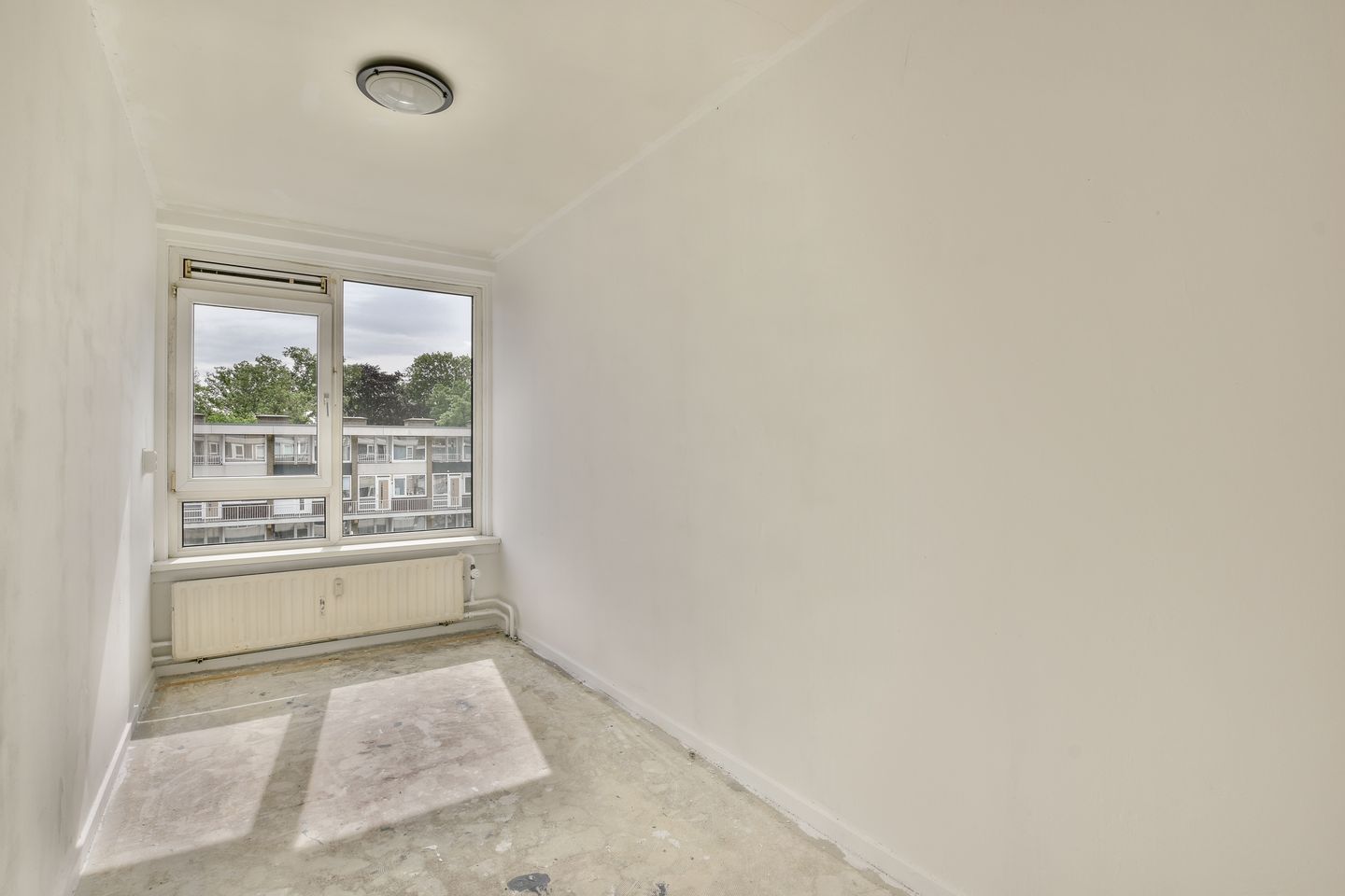 Photo 14 of Van Oldenbarneveltplein 42