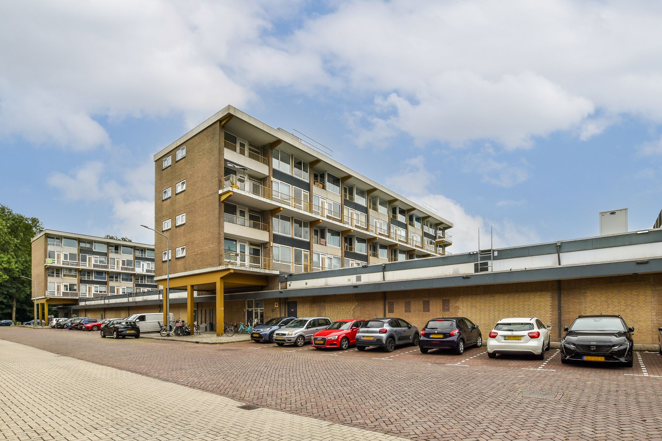 Photo 18 of Van Oldenbarneveltplein 42