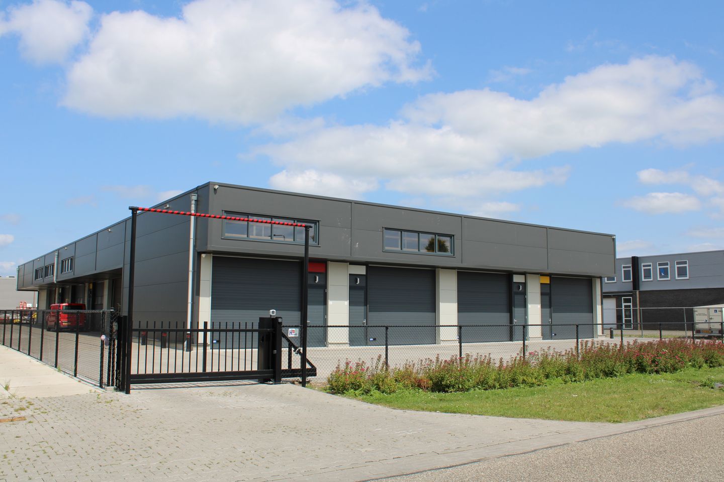 Bekijk foto 2 van De Tjonger 6-C