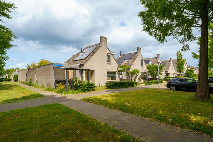 Foto 38 van Lotusbloemweg 71