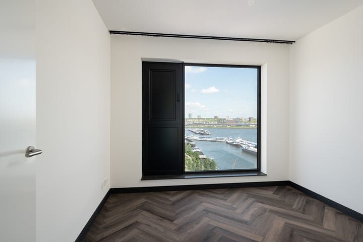 Foto 12 van Maashaven N.z. 669