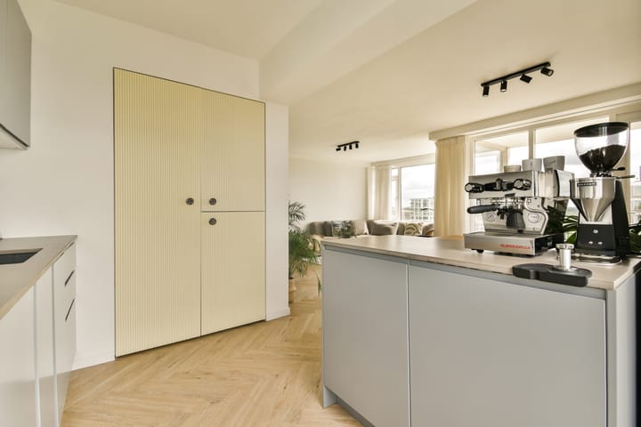 Photo 10 of Maassluisstraat 86