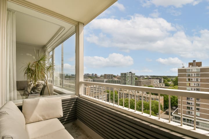 Photo 11 of Maassluisstraat 86