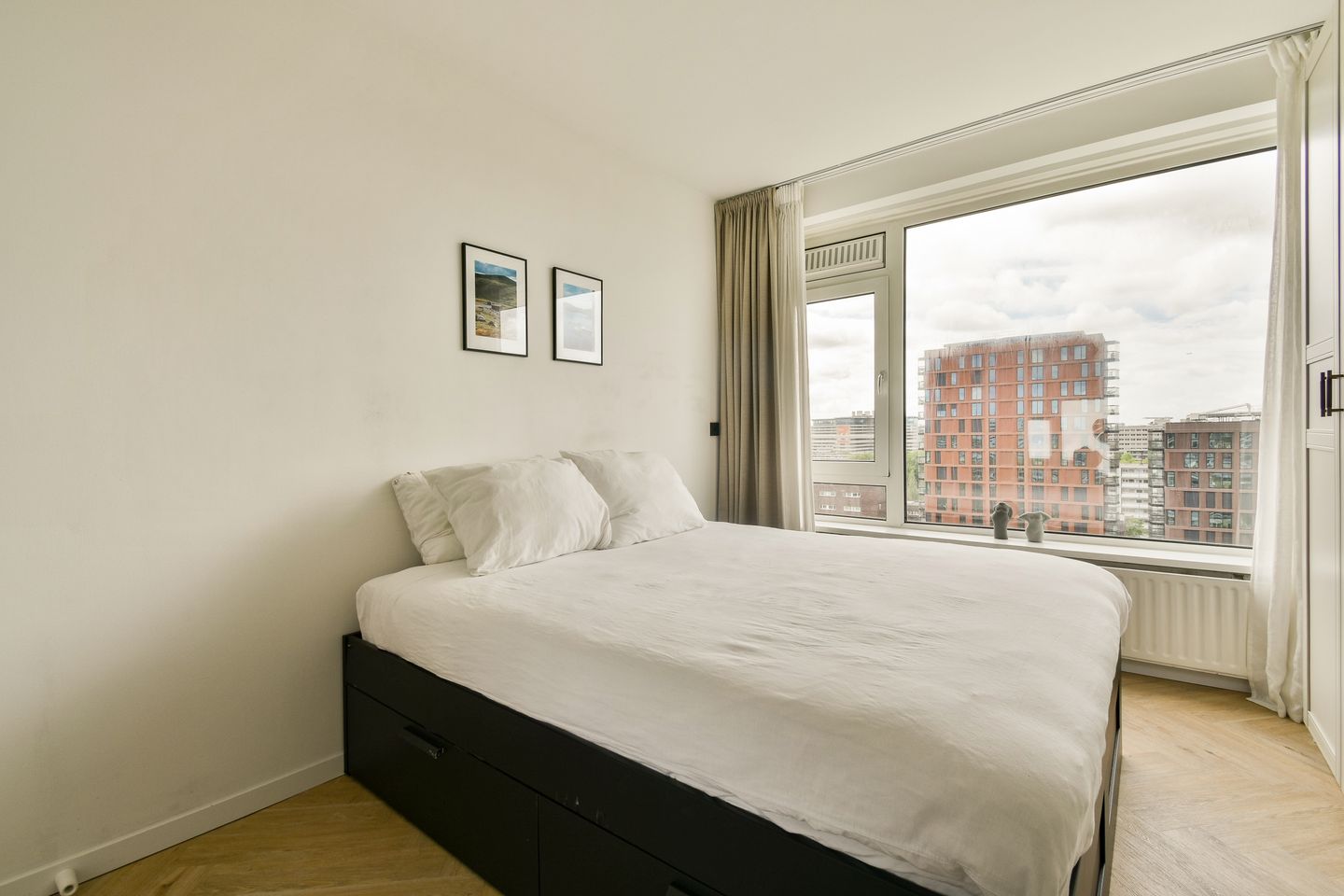 Photo 14 of Maassluisstraat 86