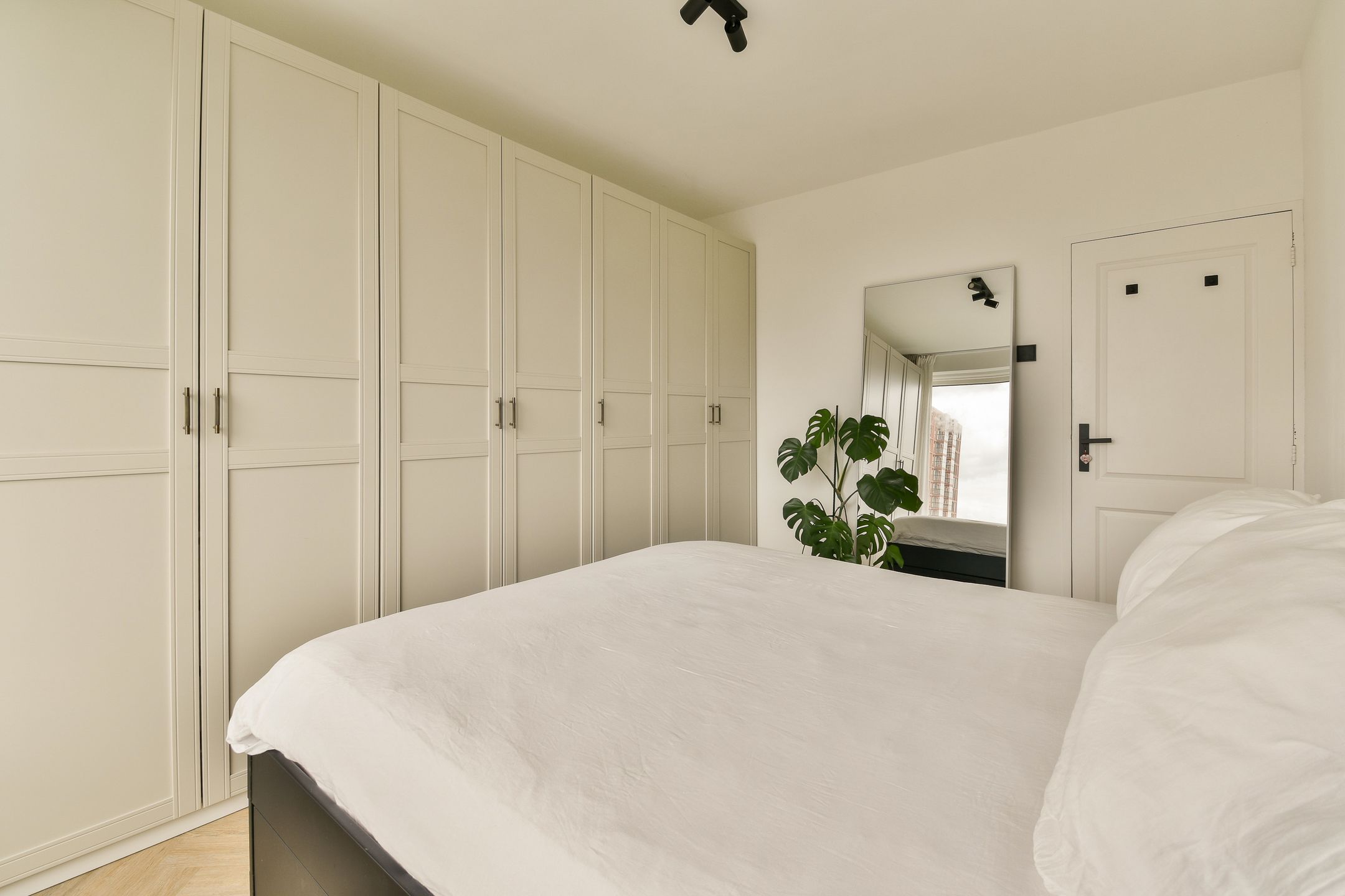 Photo 15 of Maassluisstraat 86