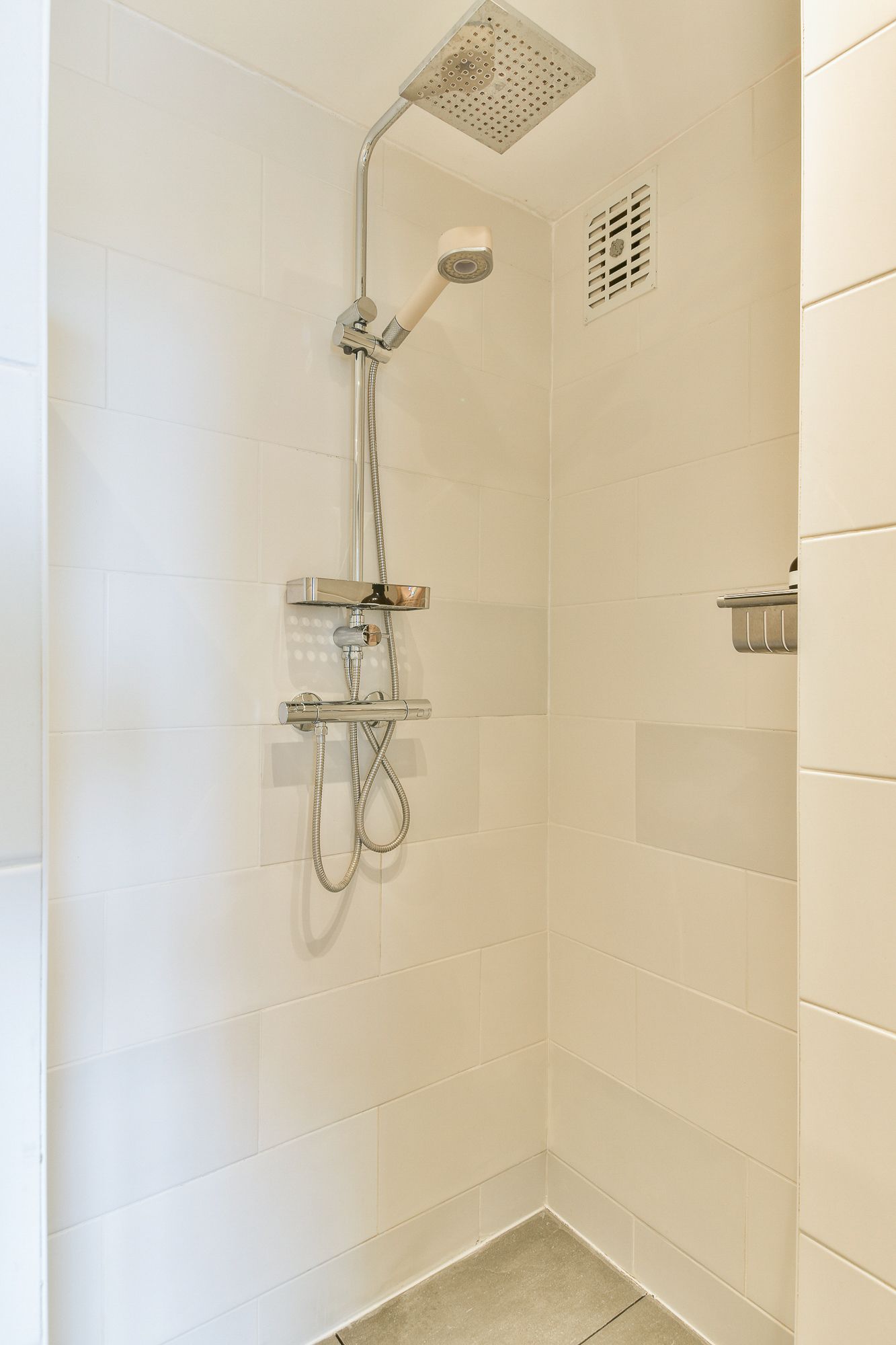 Photo 18 of Maassluisstraat 86