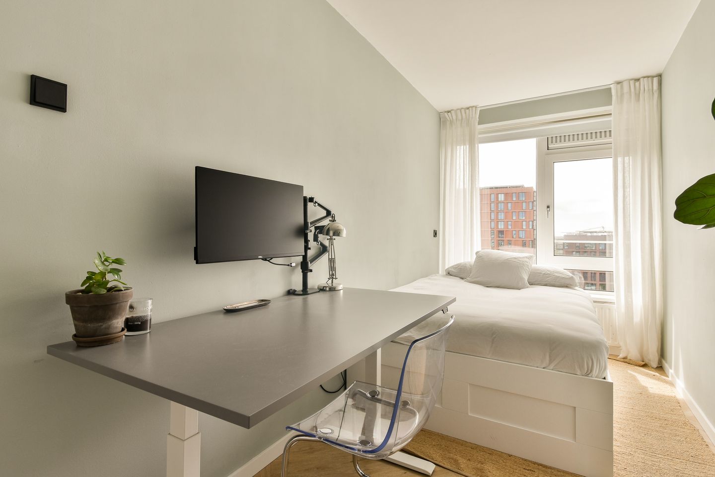 Photo 20 of Maassluisstraat 86