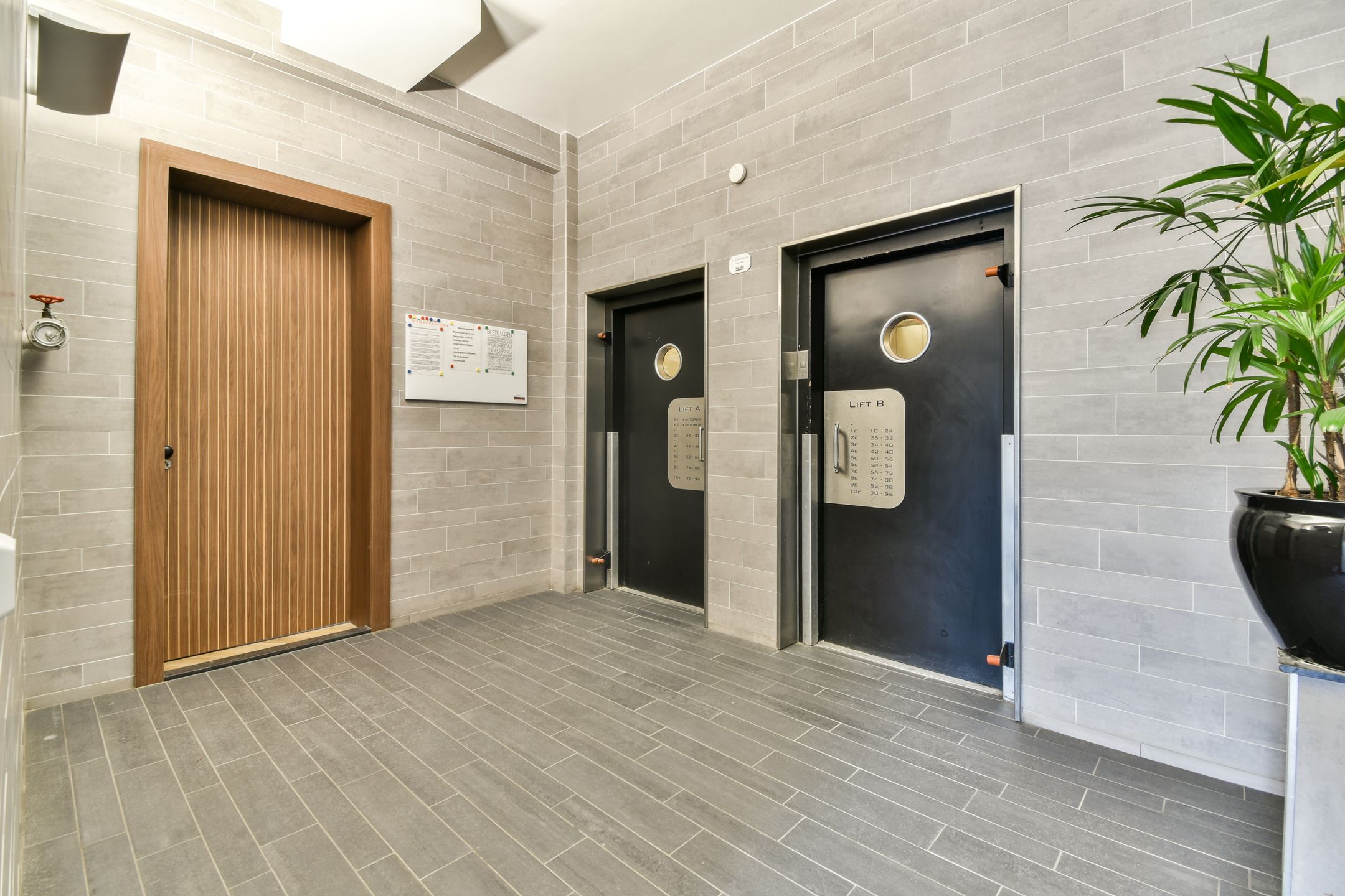 Photo 24 of Maassluisstraat 86