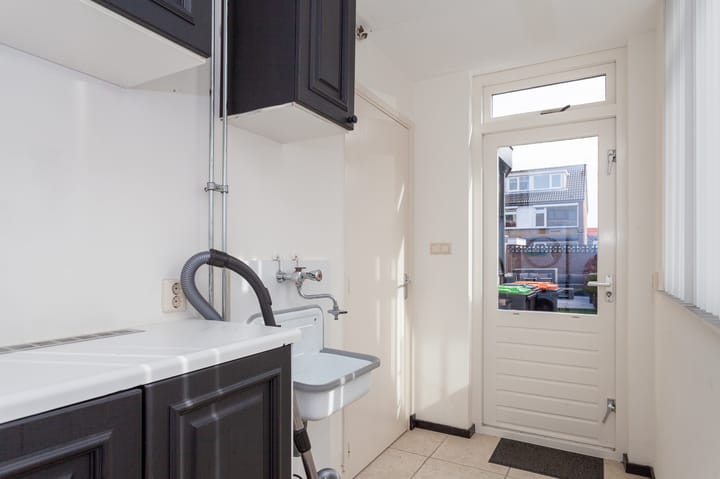 Photo 3 of Leliestraat 18