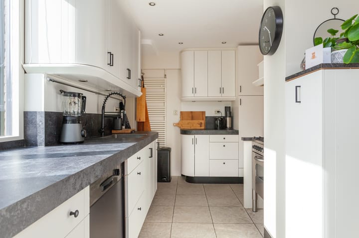 Photo 4 of Leliestraat 18