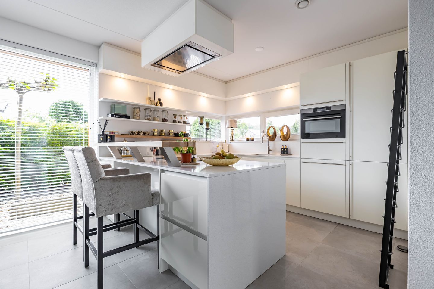 Photo 4 of Garmpoleiland 8