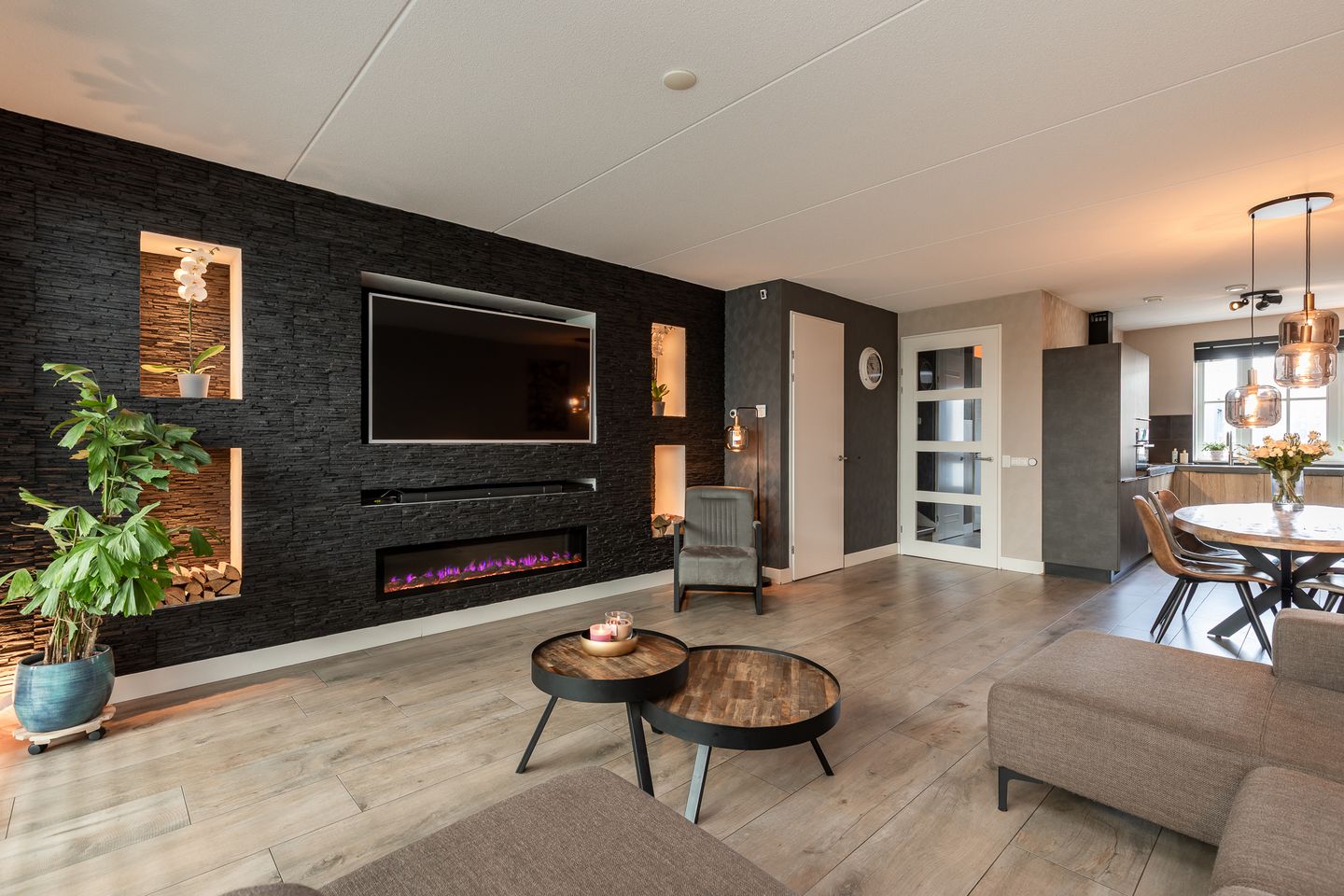 Foto 1 van Lev Landaustraat 10