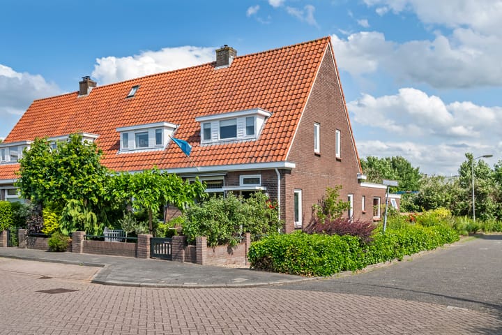 Photo 1 of J.D. van Leeuwenstraat 28