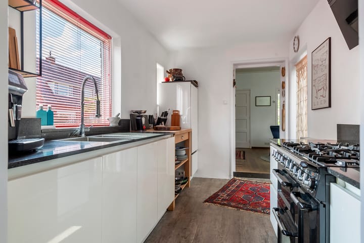 Photo 22 of J.D. van Leeuwenstraat 28