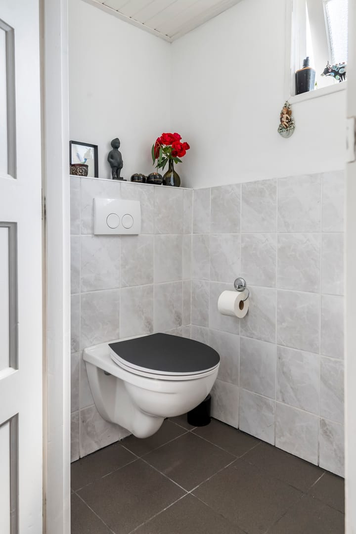 Photo 25 of J.D. van Leeuwenstraat 28