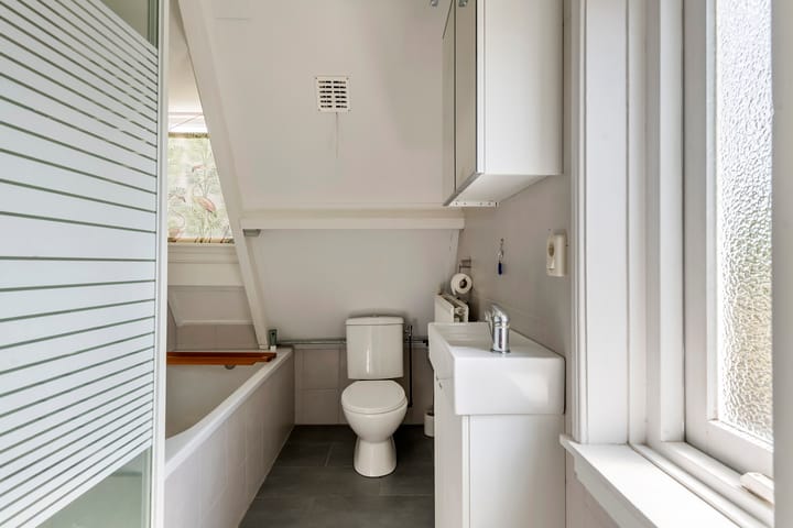 Photo 34 of J.D. van Leeuwenstraat 28