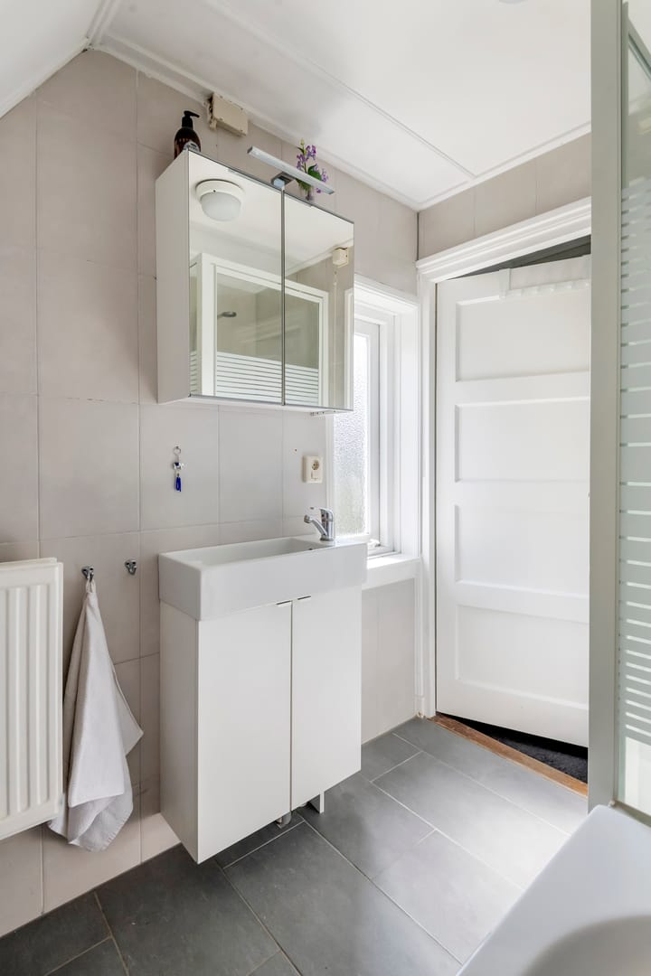 Photo 37 of J.D. van Leeuwenstraat 28