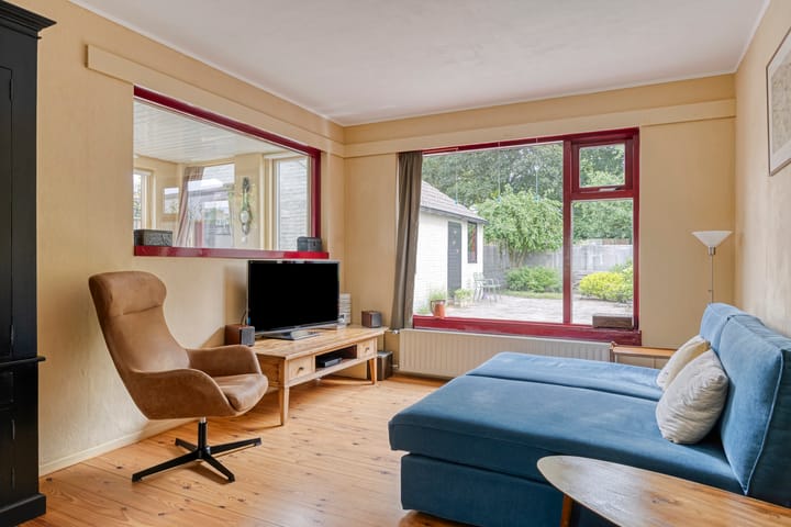 Photo 17 of Burgemeester Voskensstraat 2