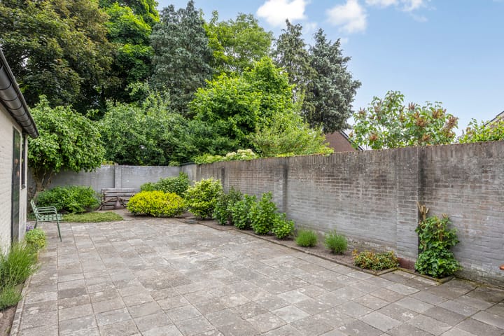 Photo 33 of Burgemeester Voskensstraat 2