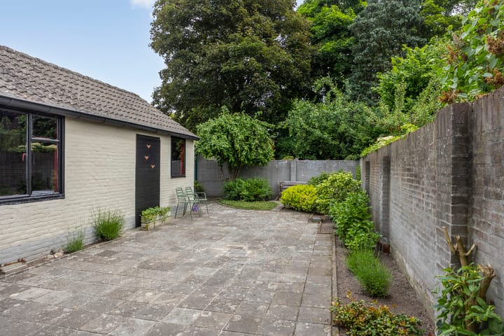 Photo 34 of Burgemeester Voskensstraat 2