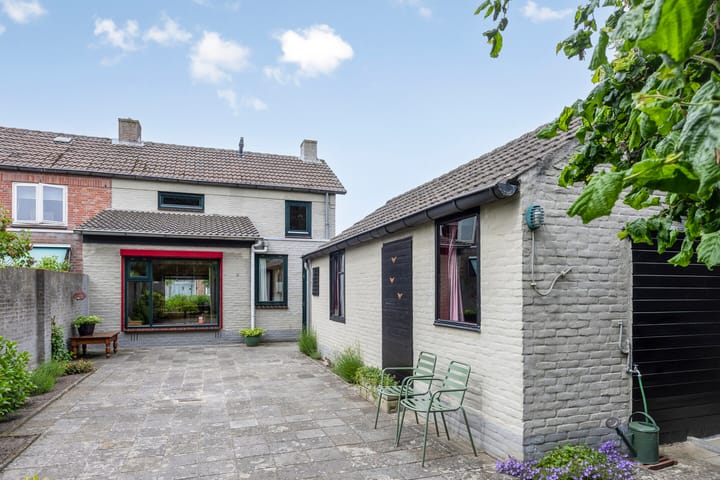 Photo 36 of Burgemeester Voskensstraat 2