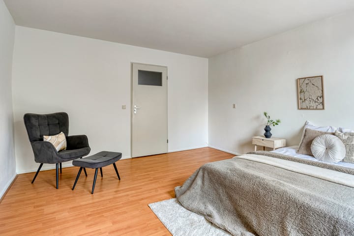 Photo 15 of Lange Hezelstraat 8