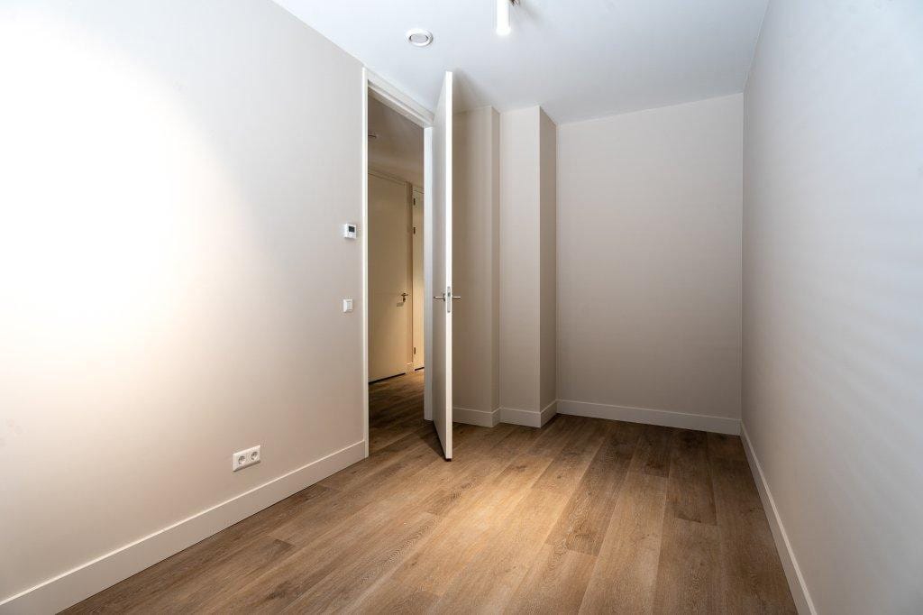 Photo 16 of Isabellastraat 8