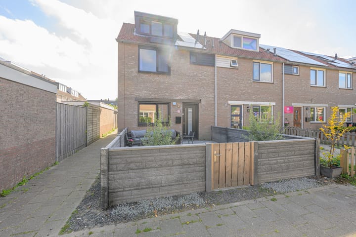 Foto 1 van Henriëtte Roland Holststraat 18