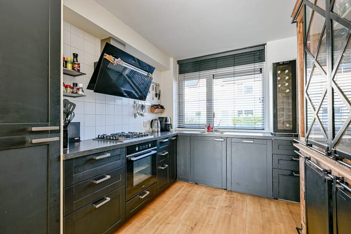 Foto 8 van Henriëtte Roland Holststraat 18