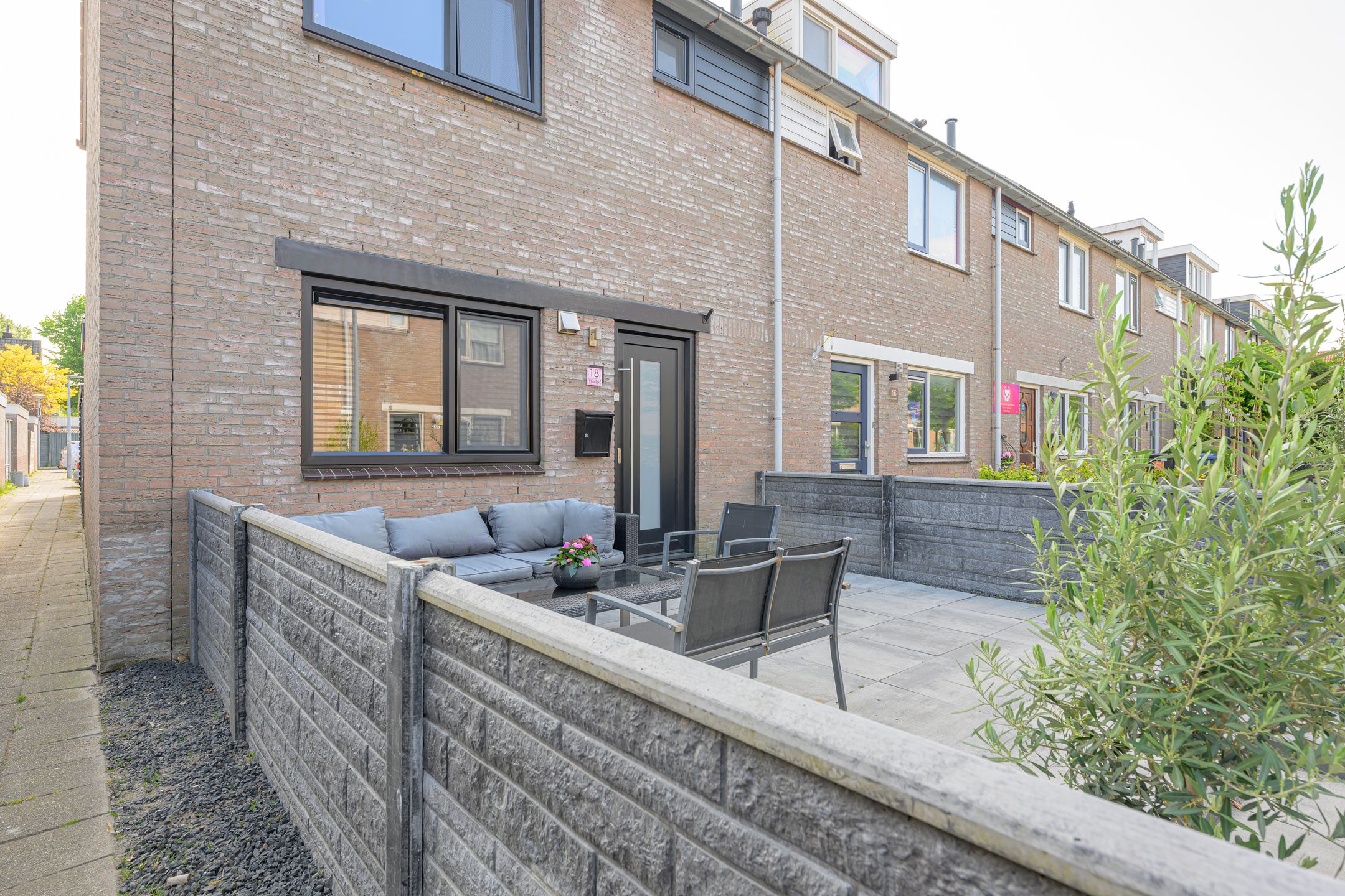 Foto 33 van Henriëtte Roland Holststraat 18