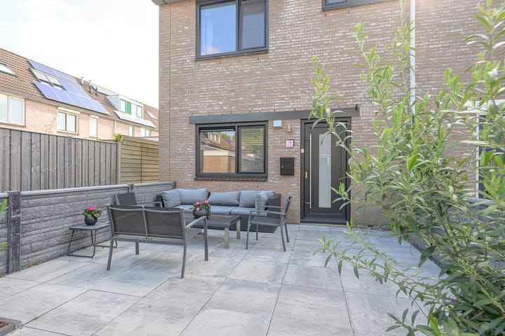 Foto 32 van Henriëtte Roland Holststraat 18