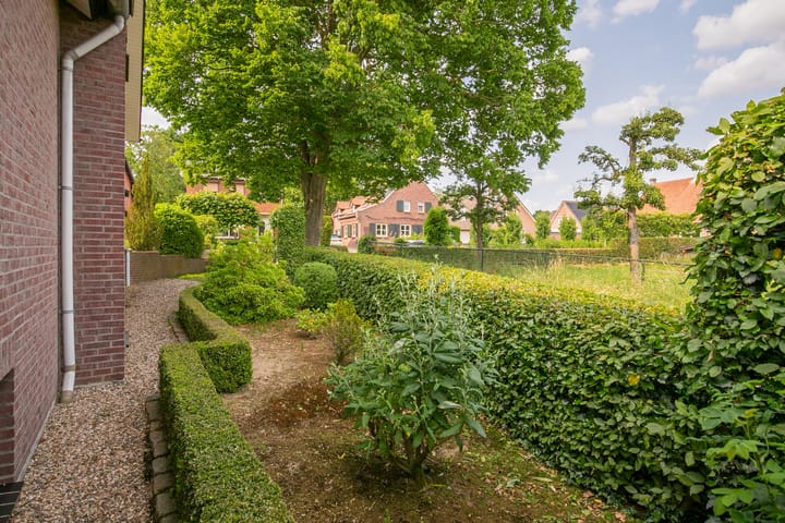 Photo 32 of Sint Petrusstraat 9