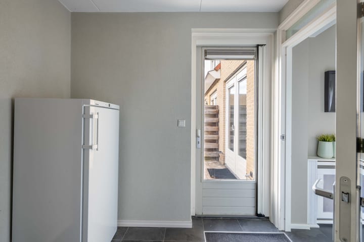 Photo 21 of Aambeeld 6