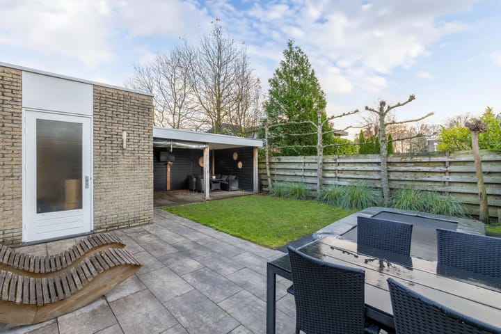 Photo 23 of Aambeeld 6