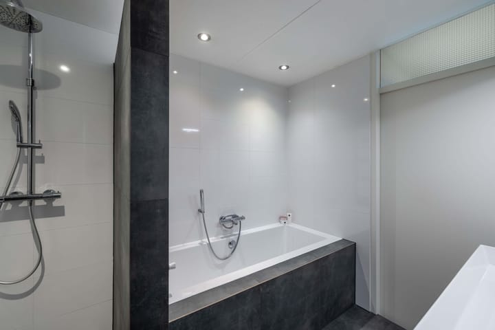 Photo 34 of Aambeeld 6