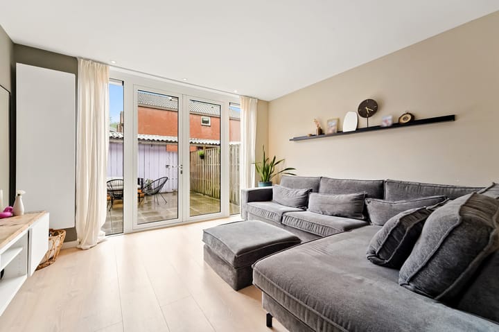 Photo 10 of Anna Boogerd 23