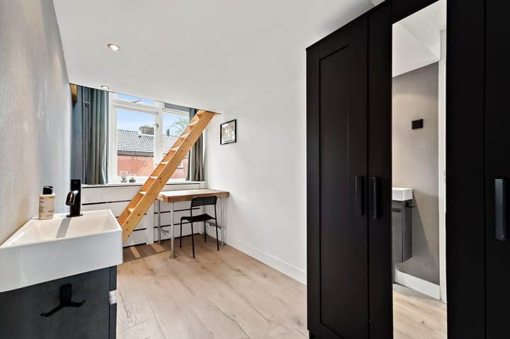 Photo 31 of Anna Boogerd 23