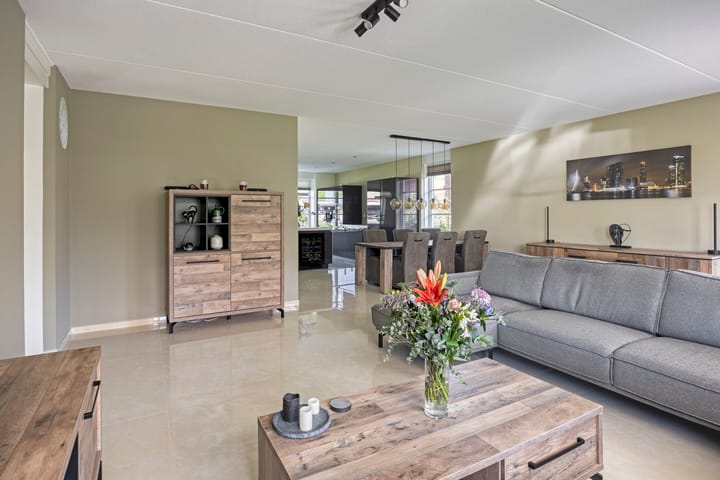 Foto 11 van Lycklamaweg 106