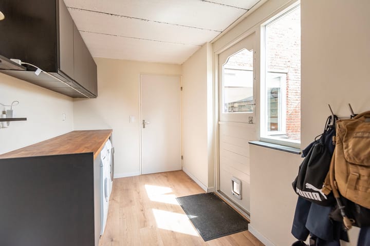 Foto 16 van Weegbree 15