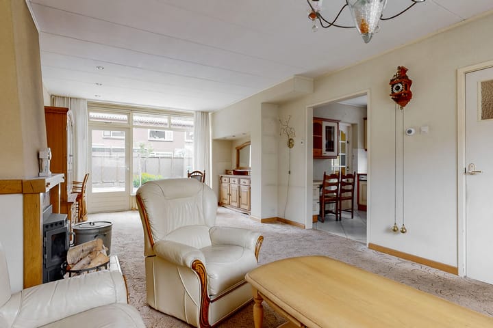 Photo 11 of Burgemeester Bruntstraat 9