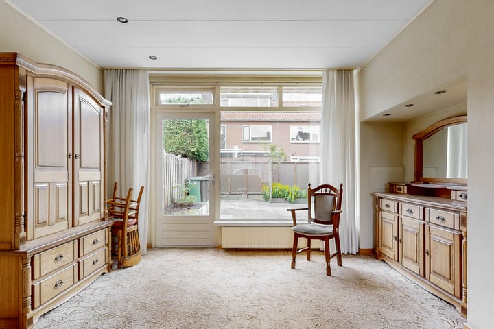 Photo 12 of Burgemeester Bruntstraat 9