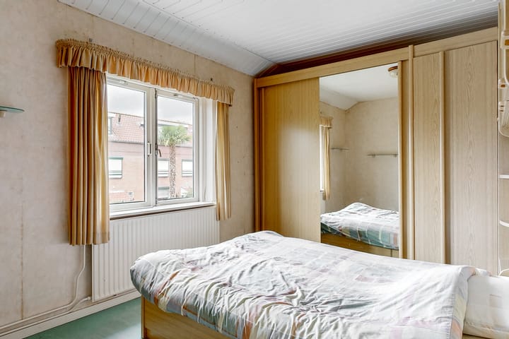 Photo 20 of Burgemeester Bruntstraat 9