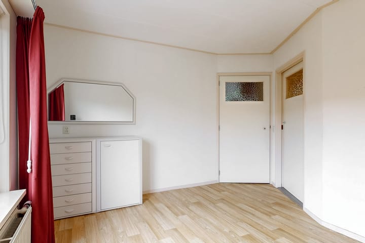 Photo 25 of Burgemeester Bruntstraat 9