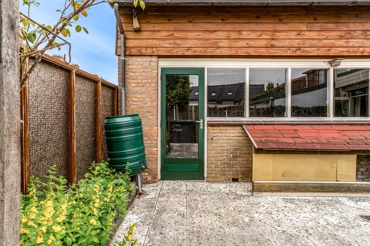 Photo 32 of Burgemeester Bruntstraat 9