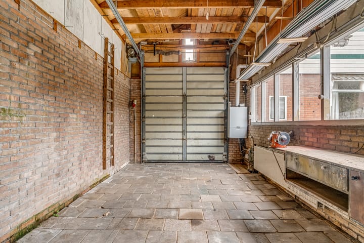 Photo 33 of Burgemeester Bruntstraat 9