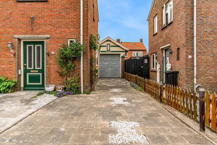 Photo 40 of Burgemeester Bruntstraat 9