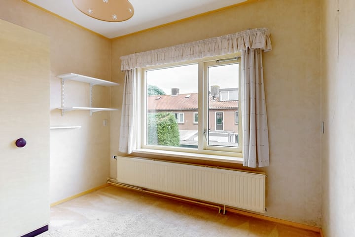 Photo 22 of Burgemeester Bruntstraat 9