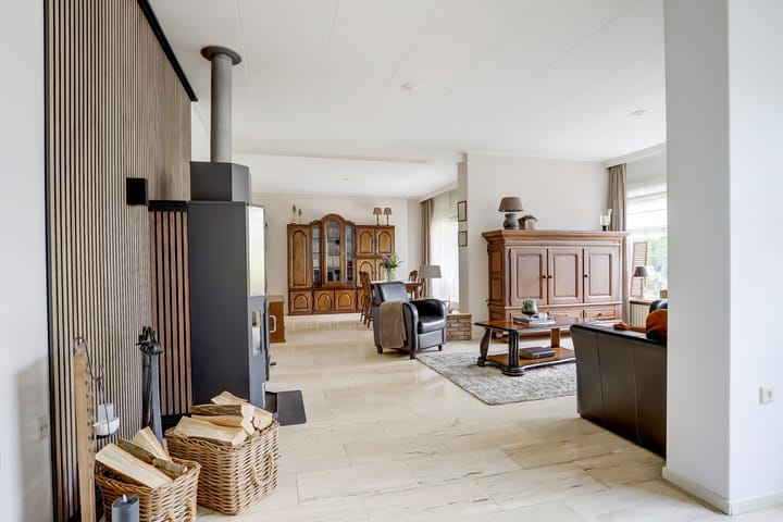 Photo 3 of Burgemeester Nieborgstraat 11