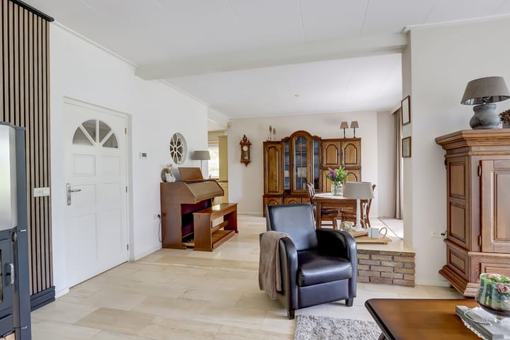 Photo 5 of Burgemeester Nieborgstraat 11