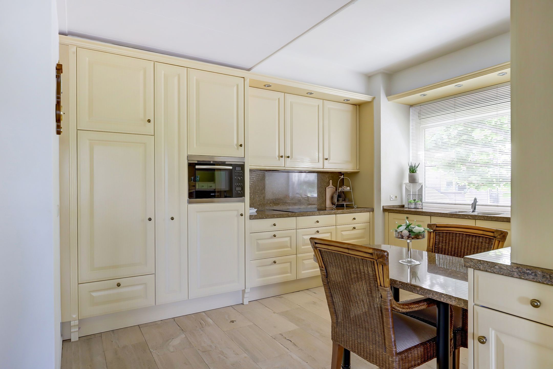 Photo 12 of Burgemeester Nieborgstraat 11